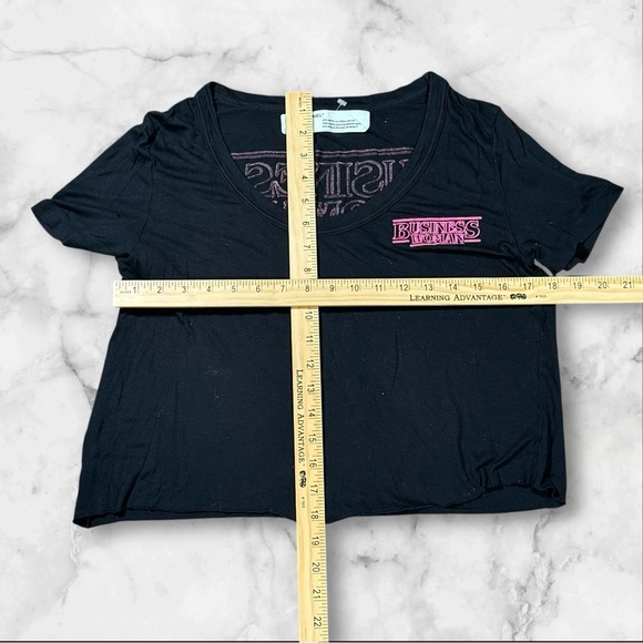 Off-white Business Women Scoop Tee Shirt Size Small Retail $285 Black And Fusia - Picture 5 of 6